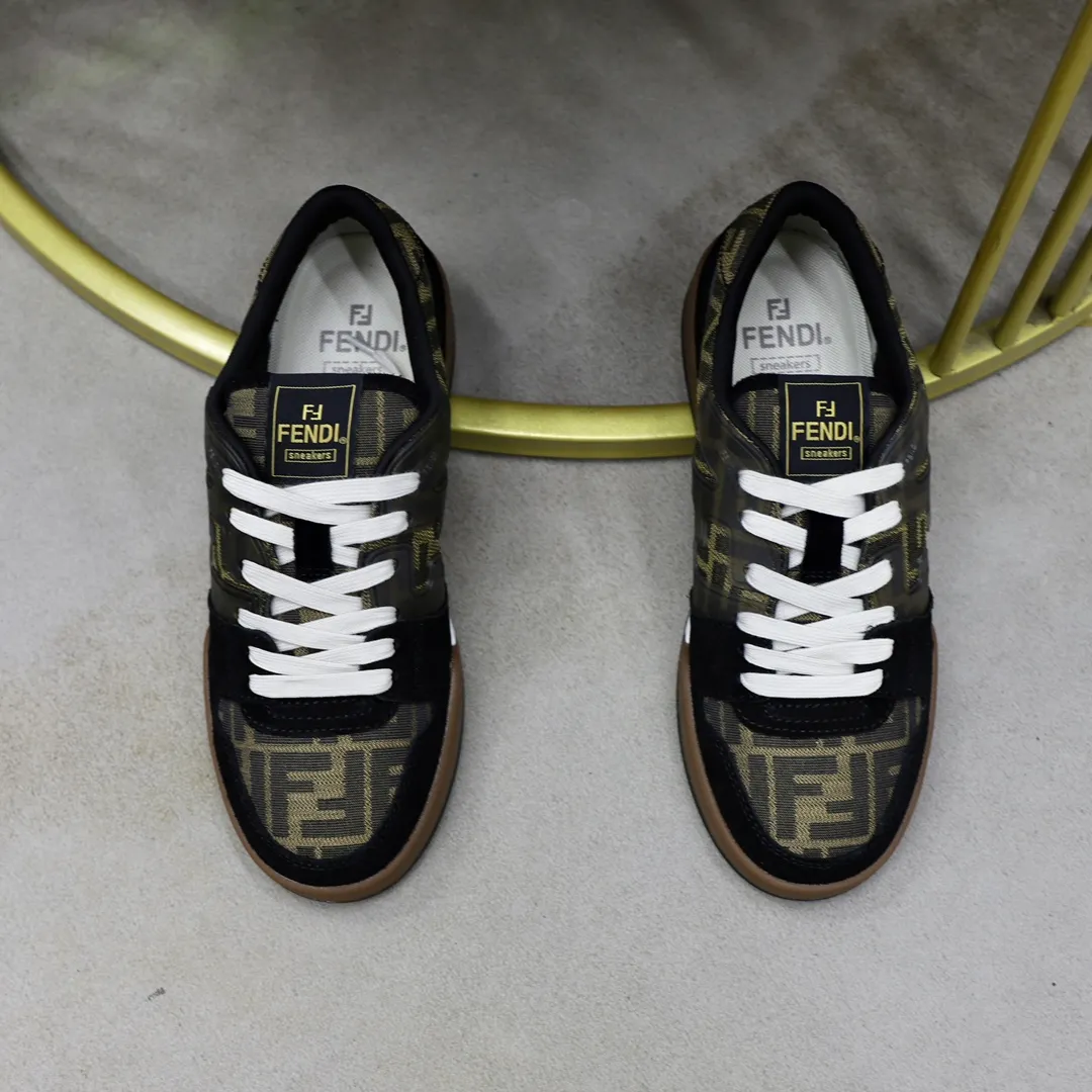 Ex-factory price: 580🔥Couple model (top original order) Brand: FENDI Size: 35-44 (customized for men 38 and 45) Grade: original order quality high version Material: imported original cowhide stitching➕ high-quality and comfortable lining original TPU lightweight non-slip outsole Style category: travel fashion casual shoes versatile trend